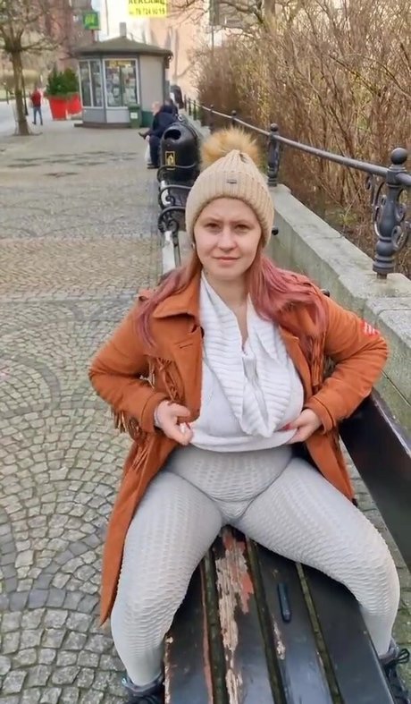 Pola Rainbow art model image