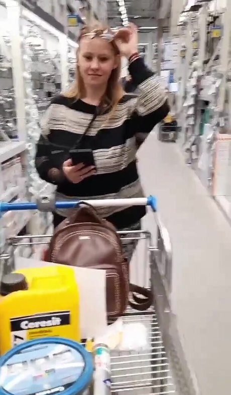 Pola Rainbow model hot photo