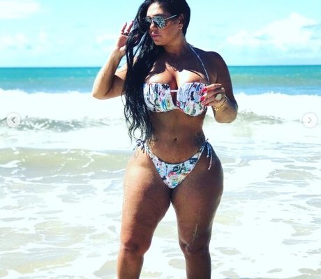 Coroa Gostosa star sexy pics