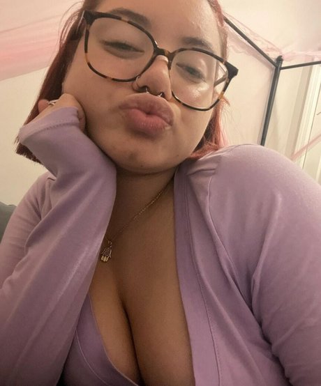 Sesy Dadoll adult actress photo