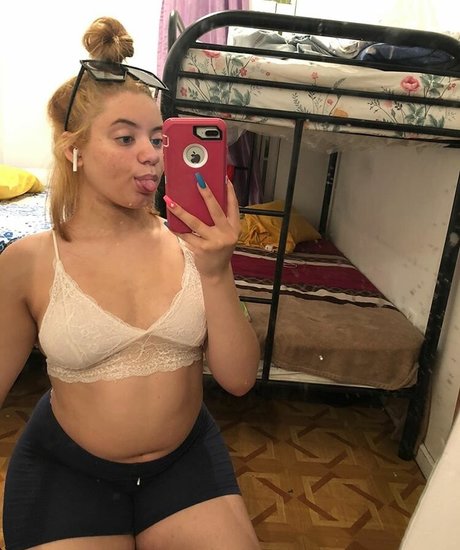 Sesy Dadoll star sexy pictures