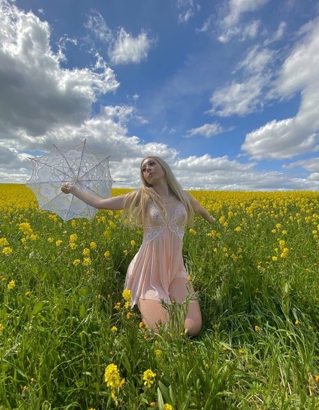 skyebaby95 naked actress picture