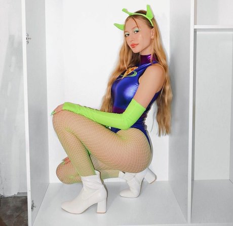 shemale handjob onlyfans beautiful porn image