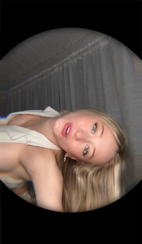 busty mom onlyfans top pic