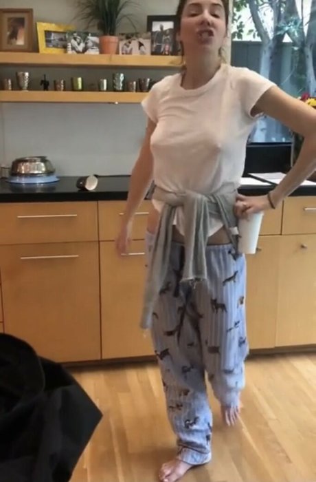 Whitney Cummings hot actress photo