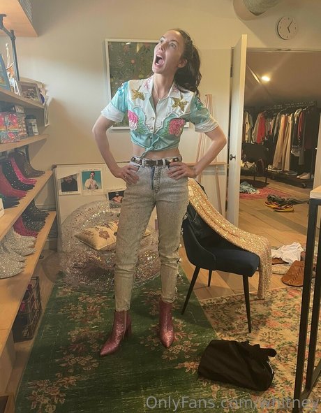 Whitney Cummings nude pornstar pictures