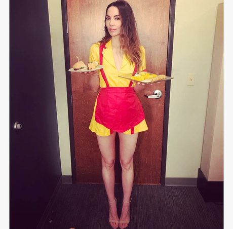 Whitney Cummings top model gallery