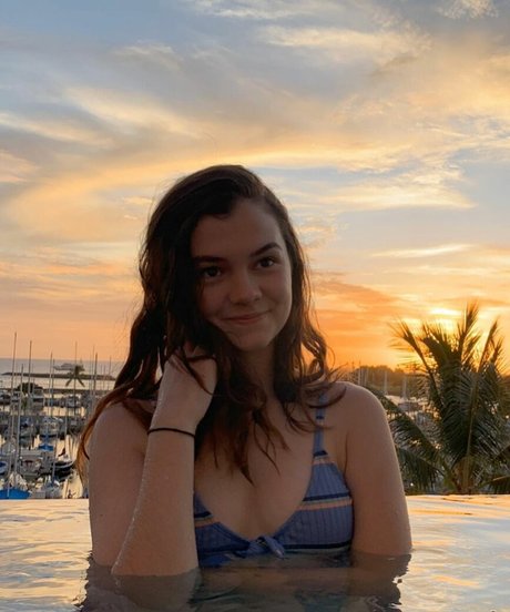 fingering pussy onlyfans pretty images