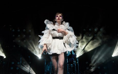 Lauren Mayberry sex model pic