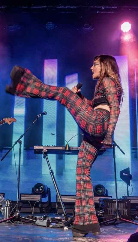 Lauren Mayberry nude pornstar galleries