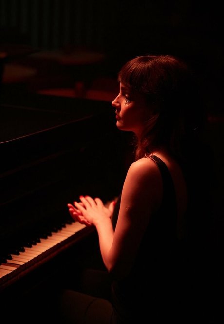 Lauren Mayberry high quality actress pics