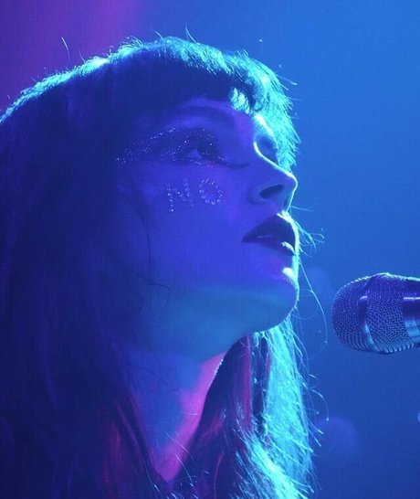 Lauren Mayberry model best image