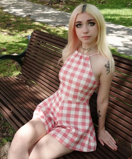 Iluvmeww pornographic star images