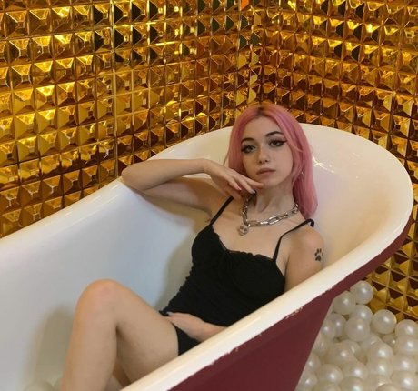 Iluvmeww art actress photo