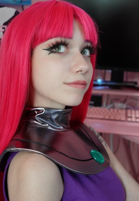 Iluvmeww pornographic model pic