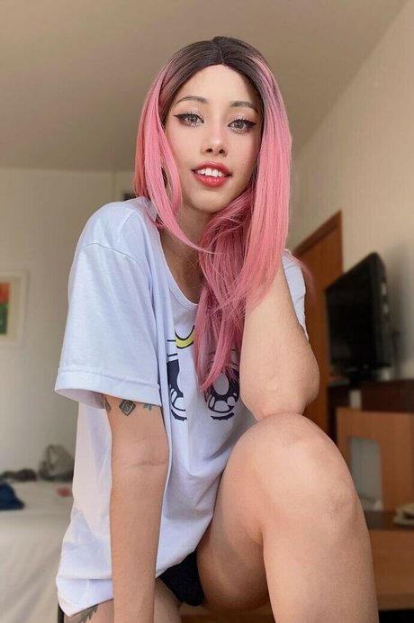 Magic Phyra model naked picture