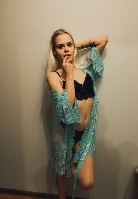 Annika Kuklase high quality actress archive