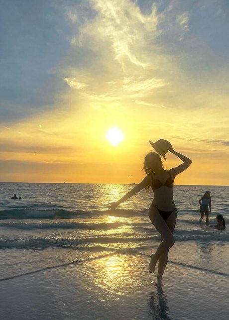 milf handjob onlyfans pornos images