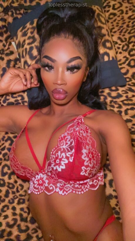 Toplesstherapist model nice photos