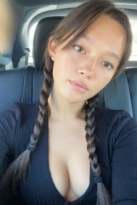 Lilychee erotic actress pictures