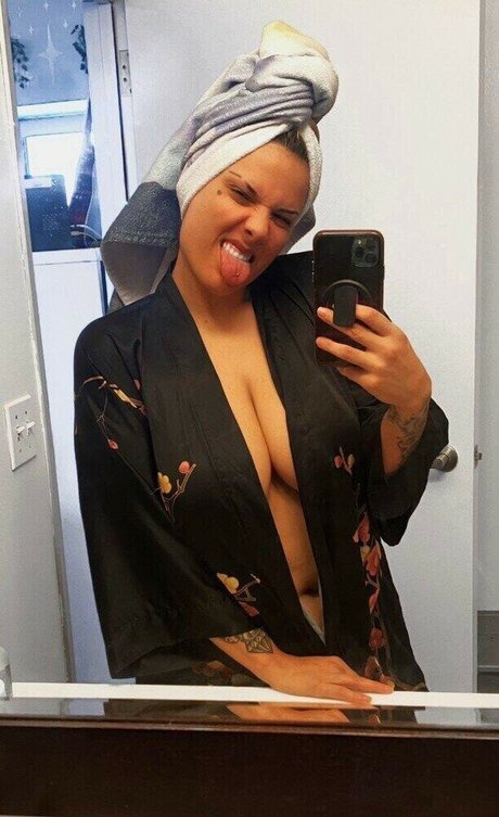 TheZombiUnicorn nude star image