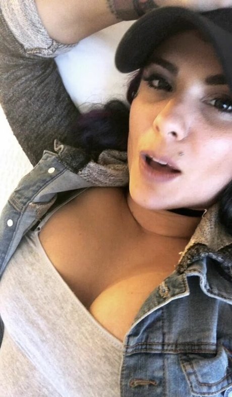 TheZombiUnicorn pornstar sexy photos