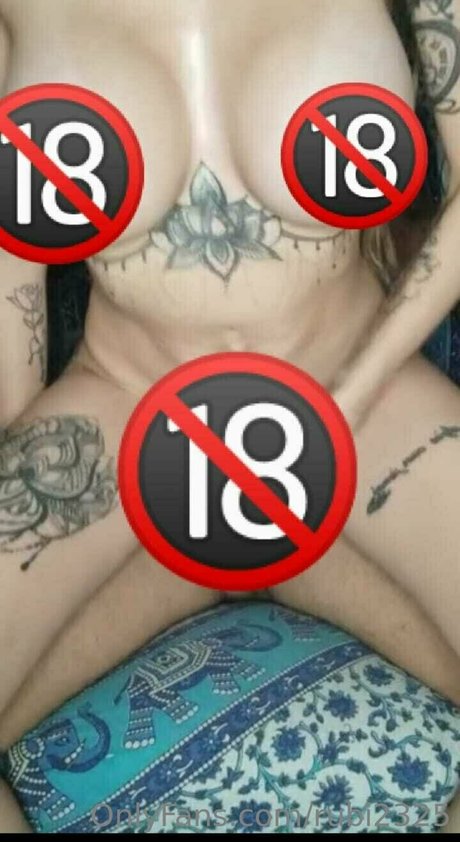 Rubi2325 pornographic model pic