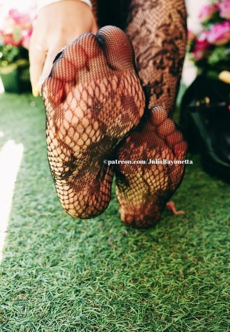 Julia Bayonetta model nude img