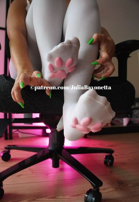 Julia Bayonetta exclusive actress image