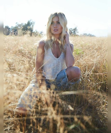 Katherine McNamara model sexy pictures