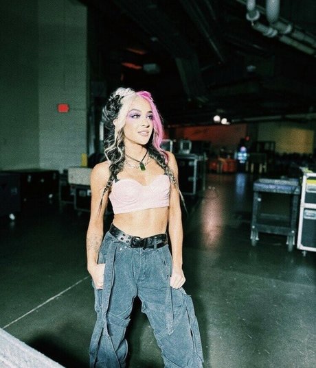 Dakota Kai star perfect image