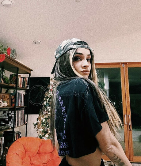 Dakota Kai model xxx photo