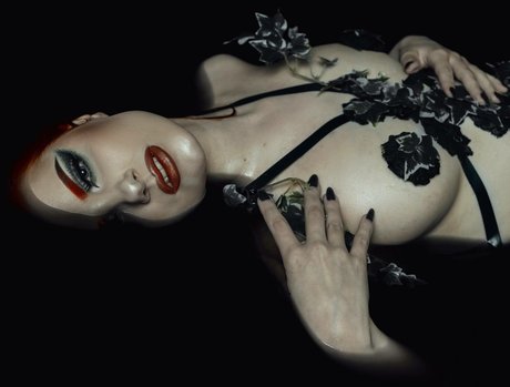 Monsa Isa art model pic