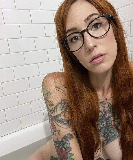 Gojiragoesrawr porn model pics