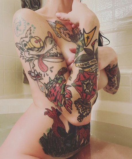 Gojiragoesrawr nude star image