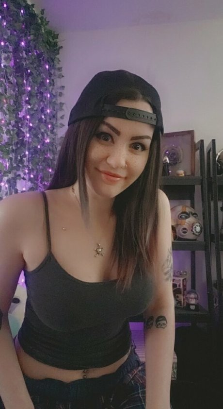 ConcealedBones model naked pictures