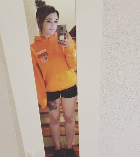 ConcealedBones pornographic model image