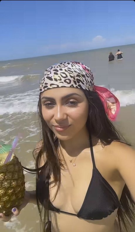 Alondra Delgado pretty actress pic