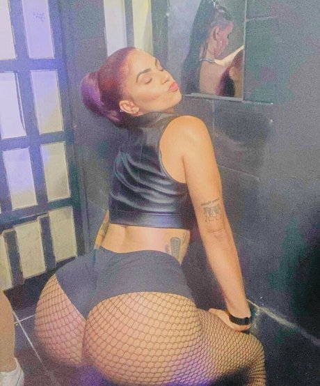 Amanda Miury model naked photo