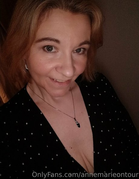 annemarieontour hot actress img