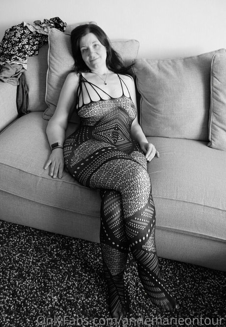 annemarieontour top actress photos