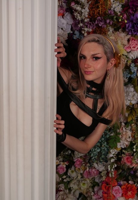 old lady onlyfans top image