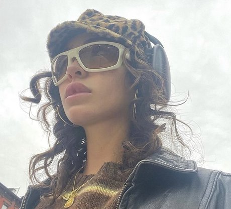 transsexual onlyfans pornographic image