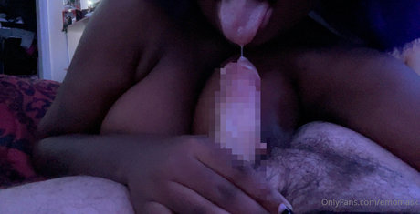 shemale handjob onlyfans top pictures