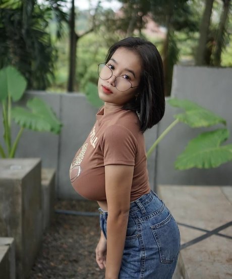 Elvara Caliva model naked galleries