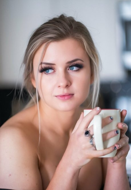 Shelby Dueitt star nude pictures