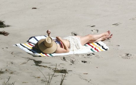 milf handjob onlyfans nice photos