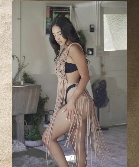 Emily Tosta free model images