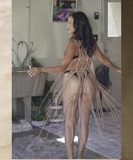 Emily Tosta hot actress pictures