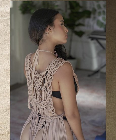 Emily Tosta sexy model pictures